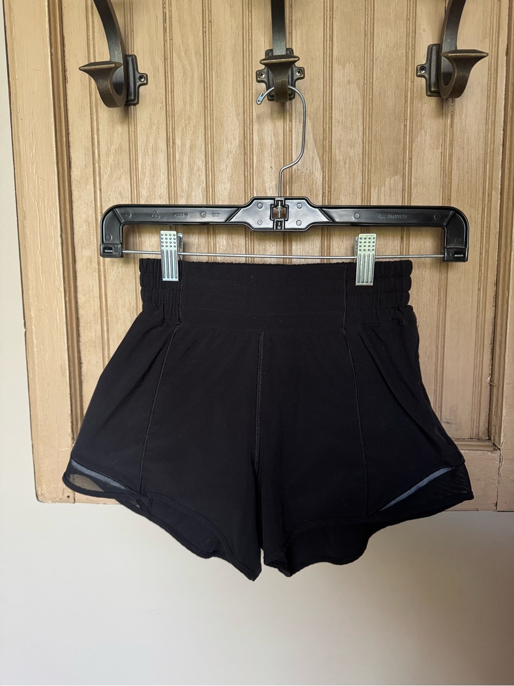 Lululemon HR Hotty Hot Black Short 4”